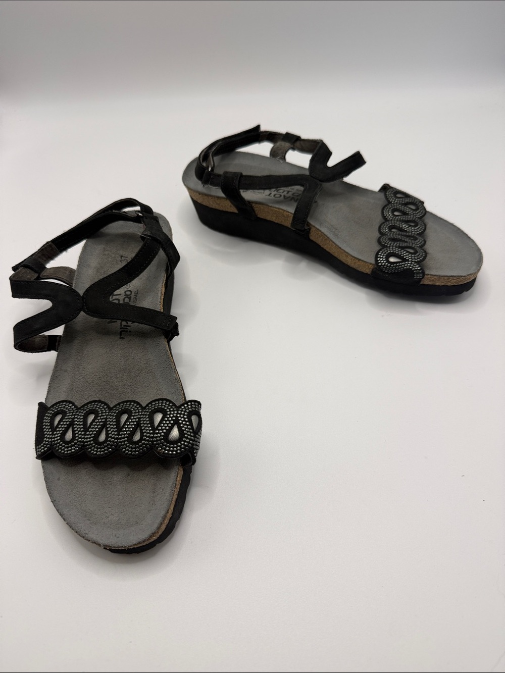 Naot Addie Black Leather Strappy Sandals Decorative Toe Band 6